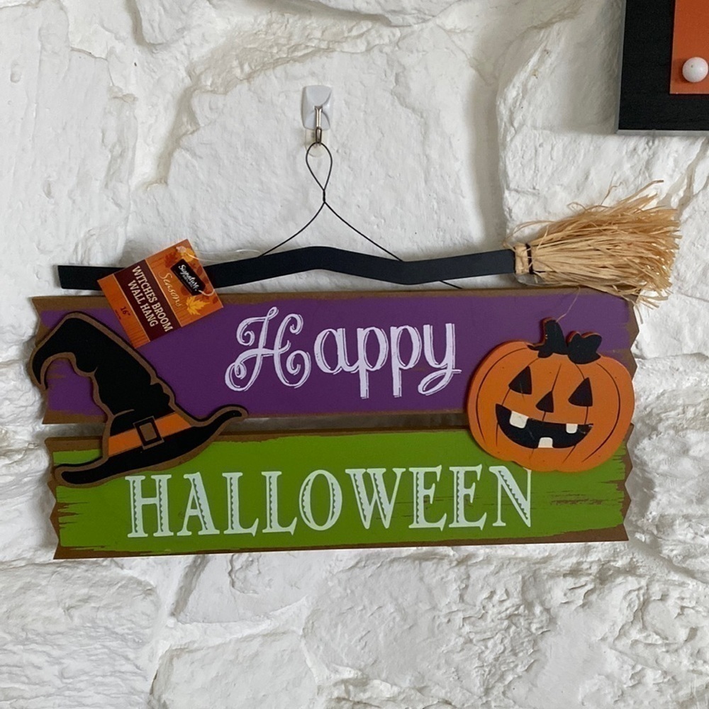 NWT WITCHES HANGING BROOM SIGN